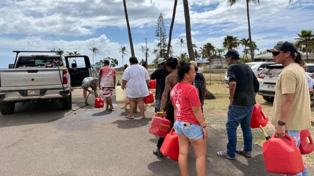 Residents lining up with gas cans at a Kekaha station